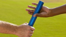 足球直播-联盟风暴眼，浓眉哥巨掌破浪，勇士王朝遭遇规则倾覆